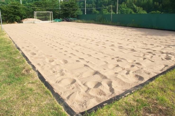 リハビリやフィジカルトレーニングを行う砂場